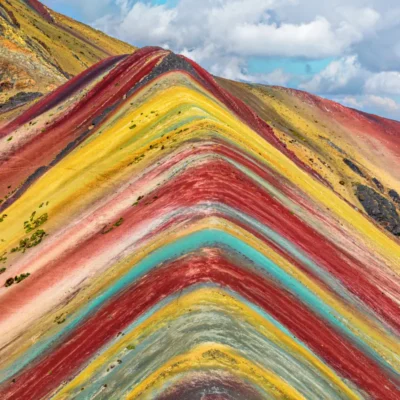 Fotografia de montaña de colores .